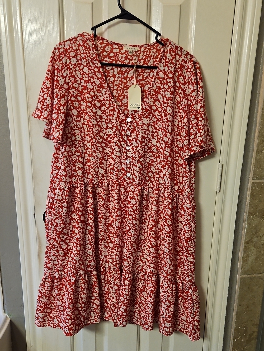 JODIFL Red and White Floral Button-Front V-Neck Dress